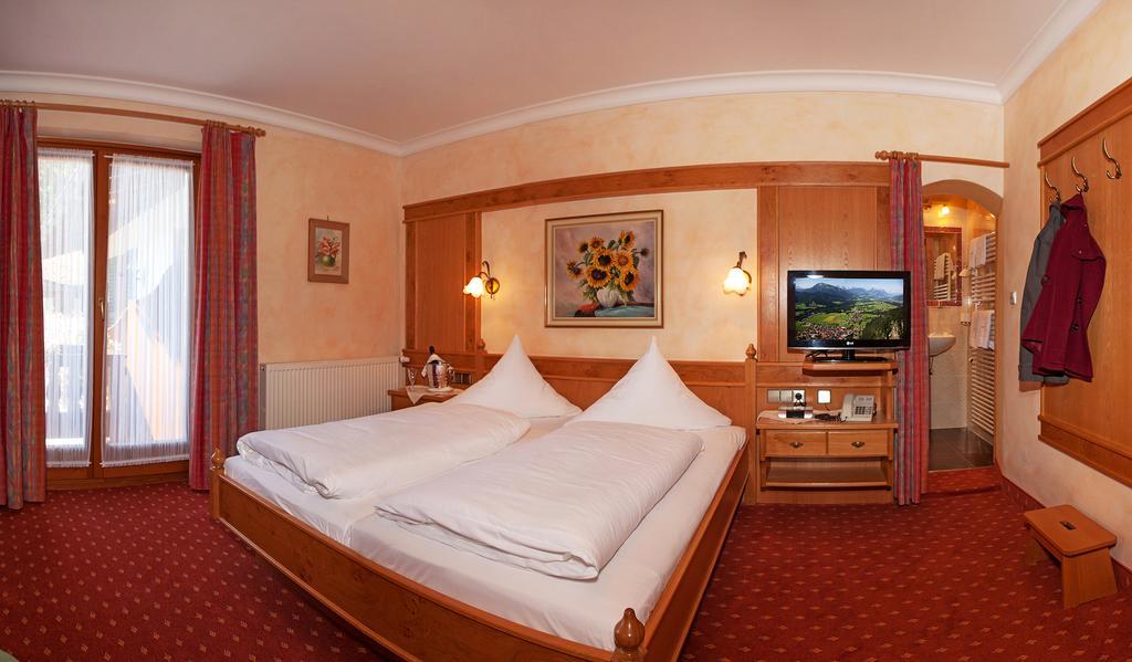 Edelweiss Garni Hotel 3*