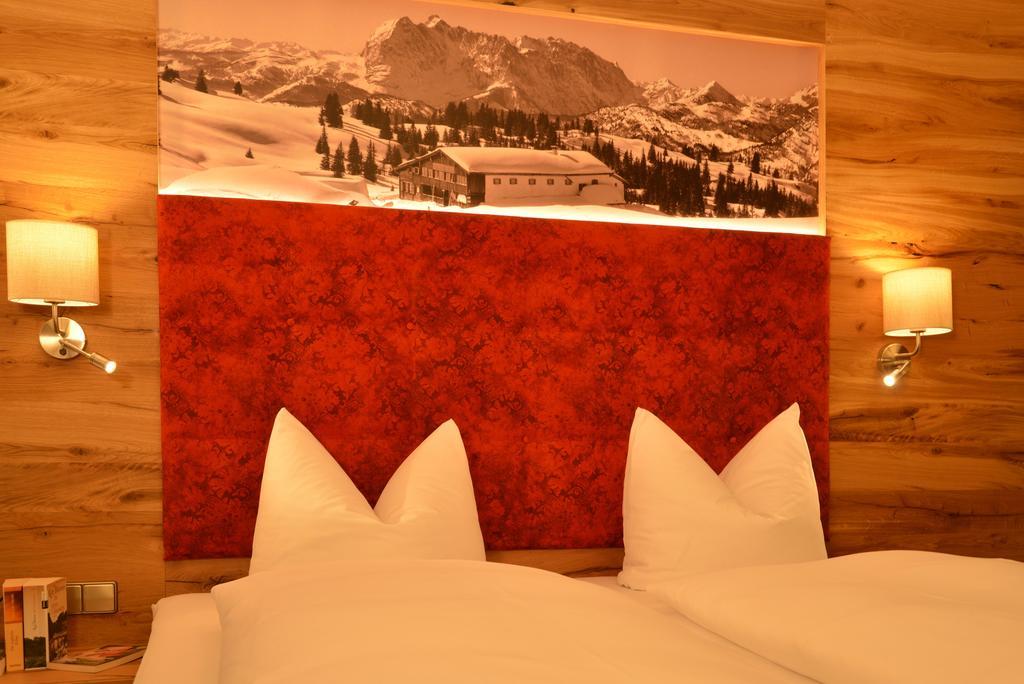 Hotel Edelweiss Garni 3*