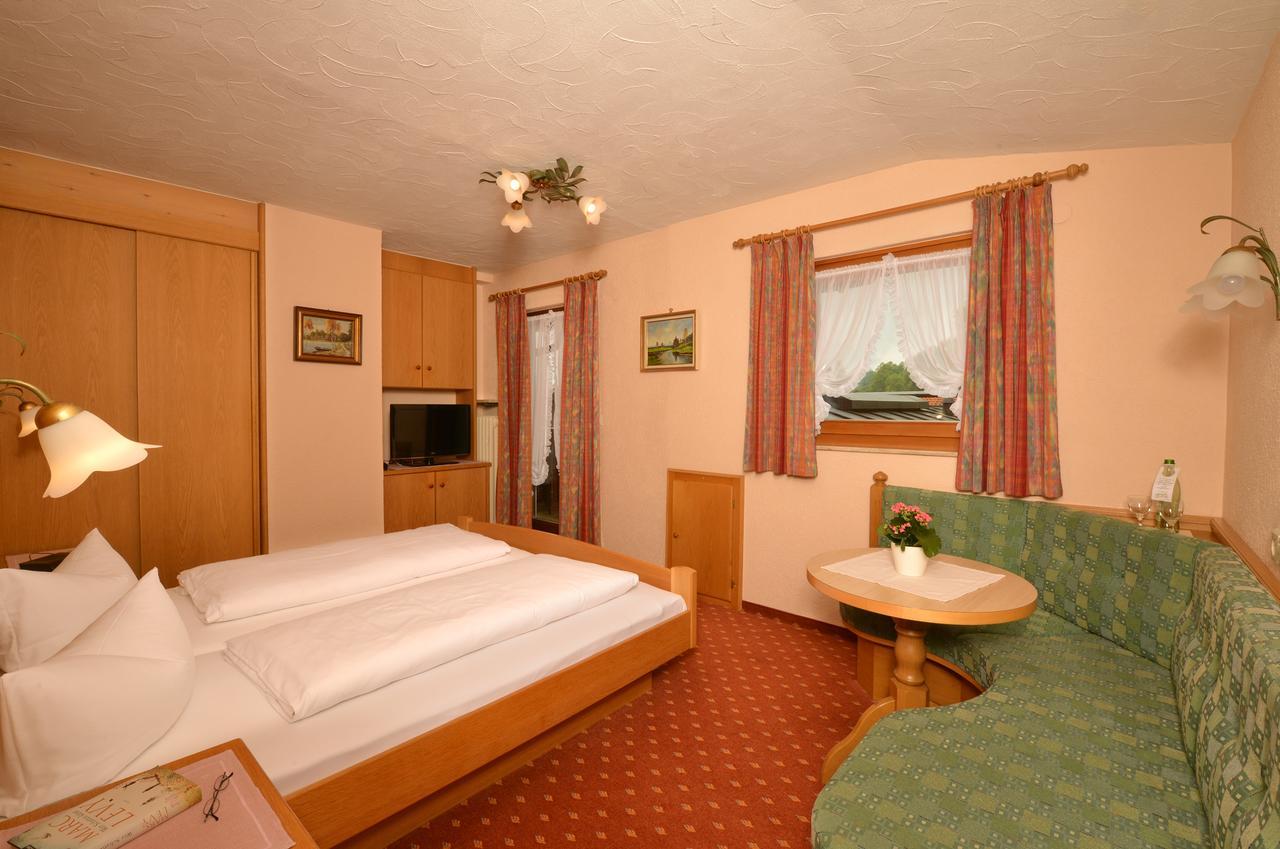 Edelweiss Garni Hotel 3*