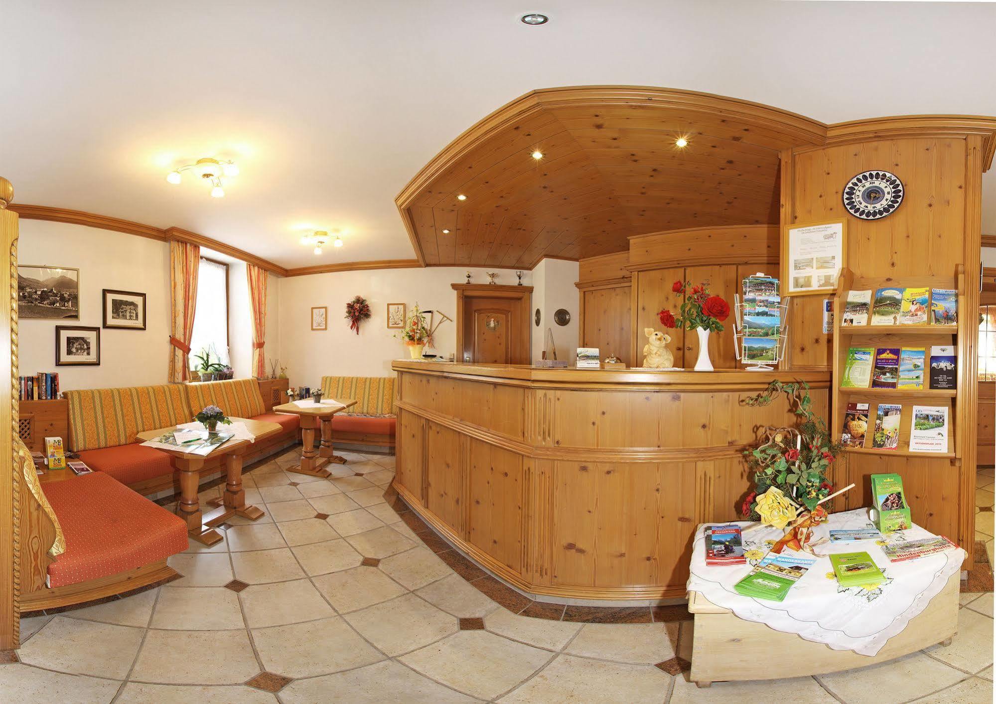 Hotel Edelweiss Garni 3*