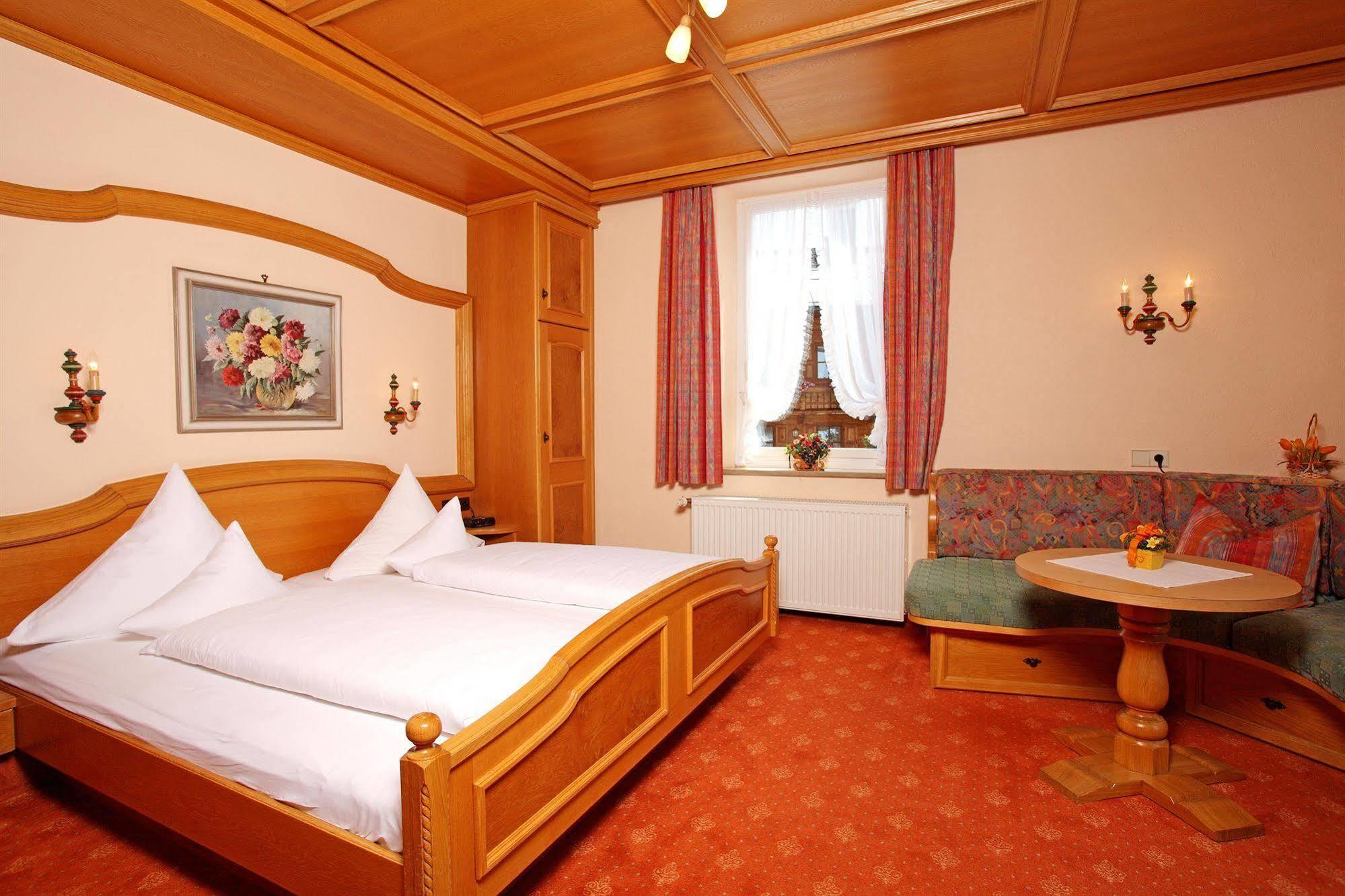 Edelweiss Garni Hotel