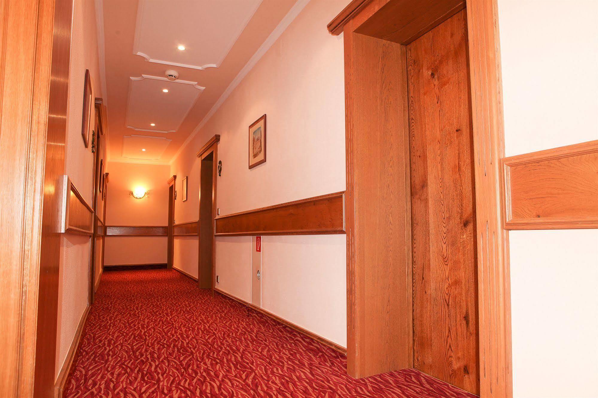 Hotel Edelweiss Garni 3*